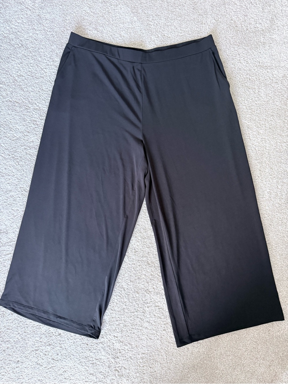 Susan Graver liquid knit wide-leg cropped pants 1X black